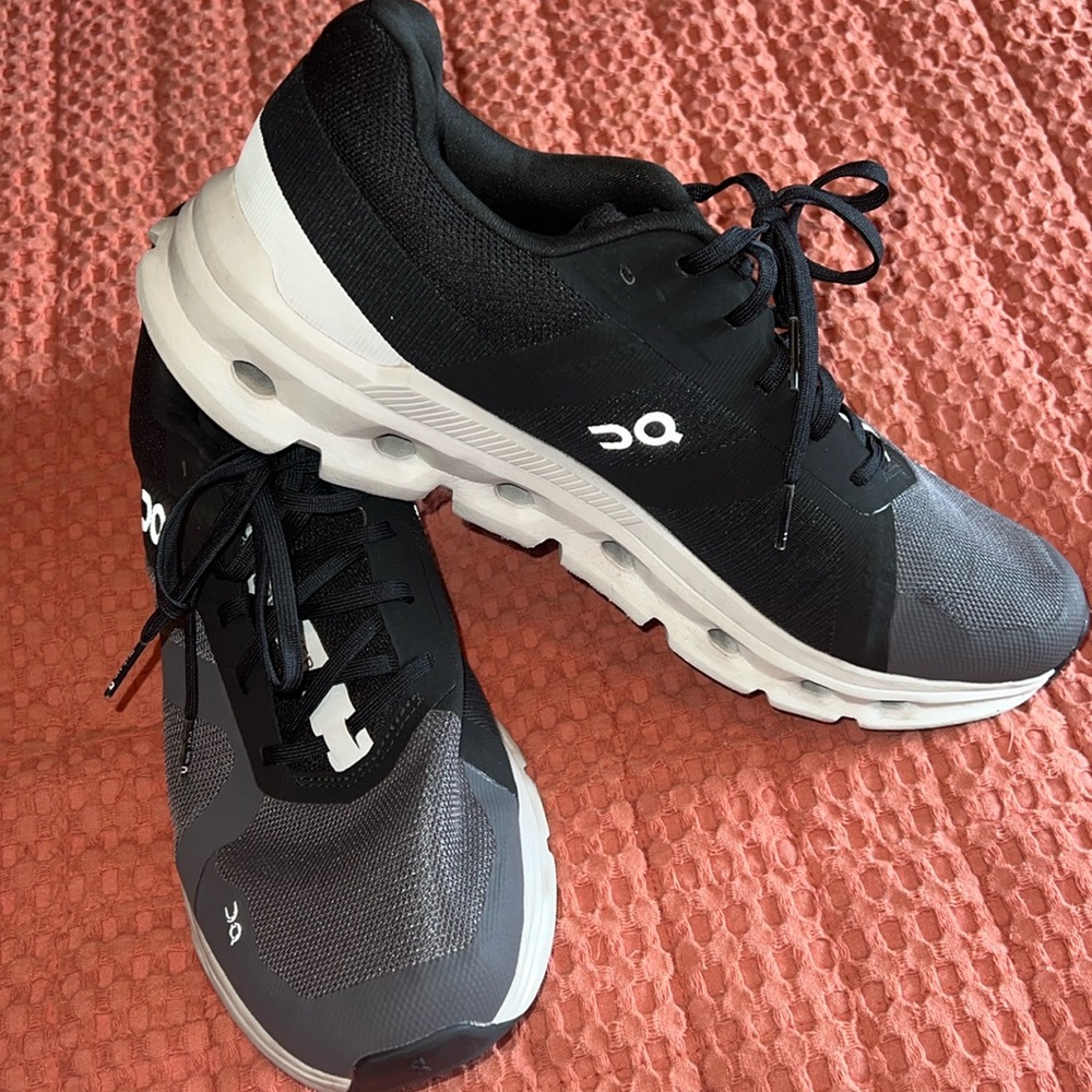 On cloud Mens Wide Cloudrunner size 11